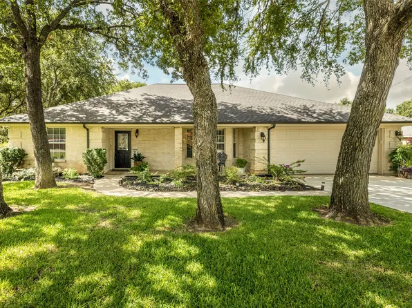 713 Doaks Dr, Runaway Bay, TX 76426