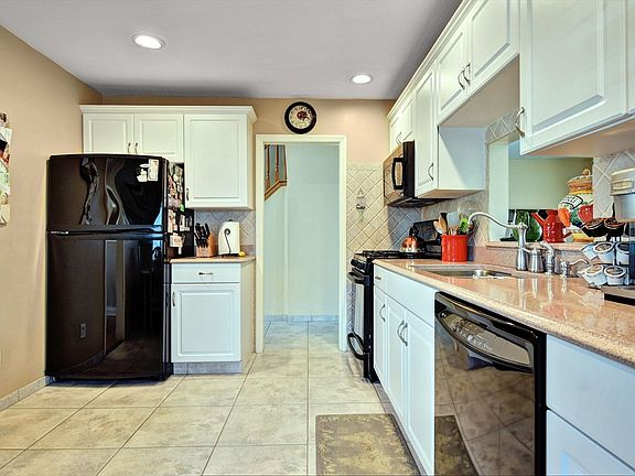 5th image of 51 Brandy Ln
