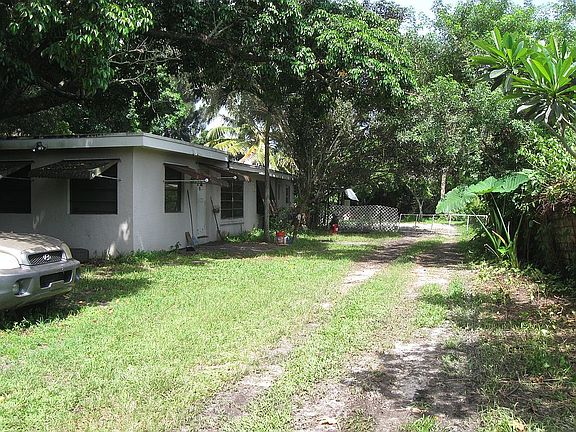 3rd image of 4270 SW 92nd Ave