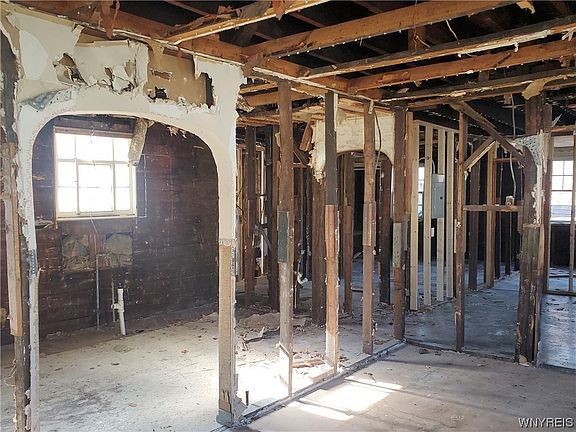 2nd image of 260 Grant St