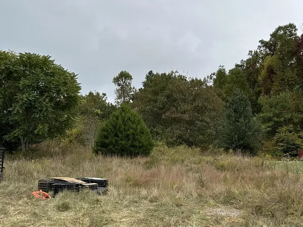 570 Robert Ct, Johnson City, TN 37601