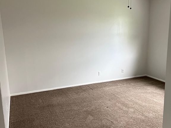 5th image of 928 E Fairclough Dr