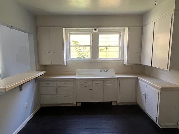 2nd image of 570 Olive St #3