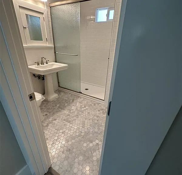 2831 Rowena Ave #3/4 — Photo 13