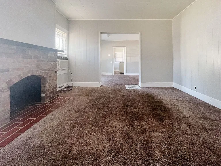 1220 W 1st St — Photo 13