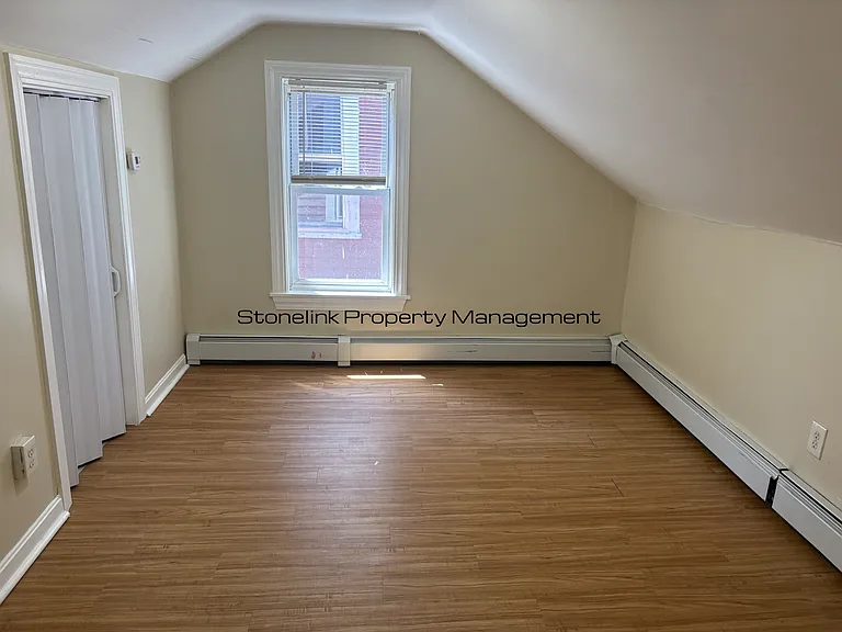 515 E School St — Photo 6