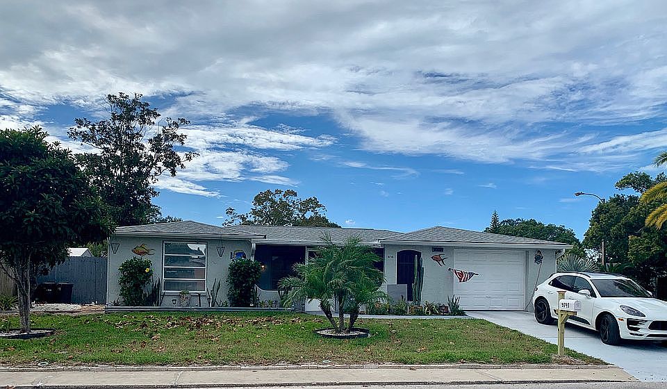 Front Screened in Patio