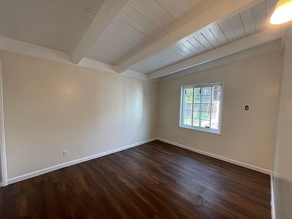 5th image of 2640 Illinois St