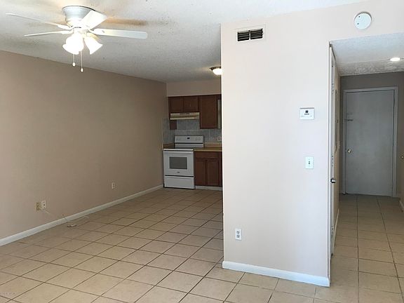 3rd image of 7121 Alton Ave