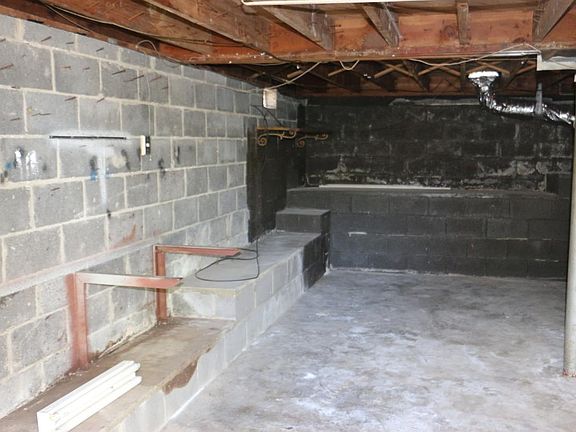 5th image of 376 Hiawassee Ave