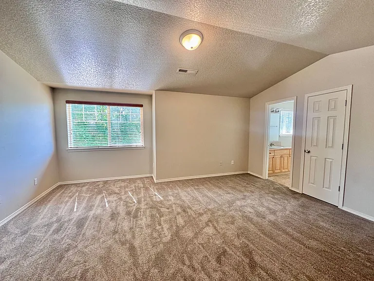8007 NE 38th Ave — Photo 24