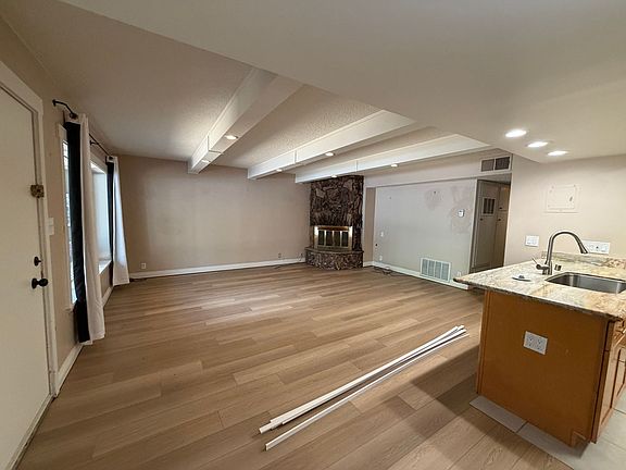 4th image of 1128A Herbert Ave