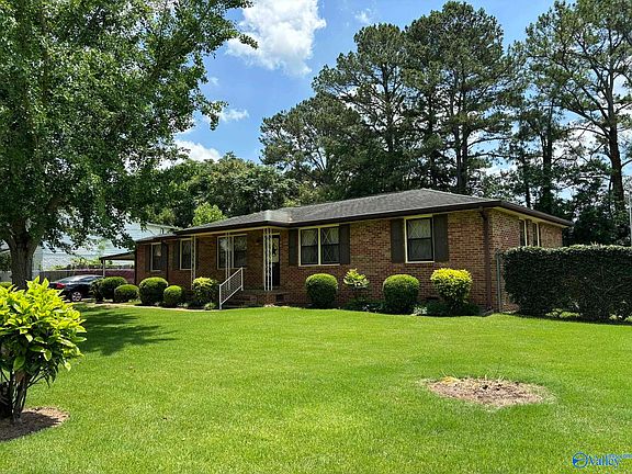 2nd image of 301 Meadowbrook Dr SE