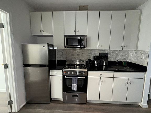 2nd image of 145 Mulberry St APT 4D