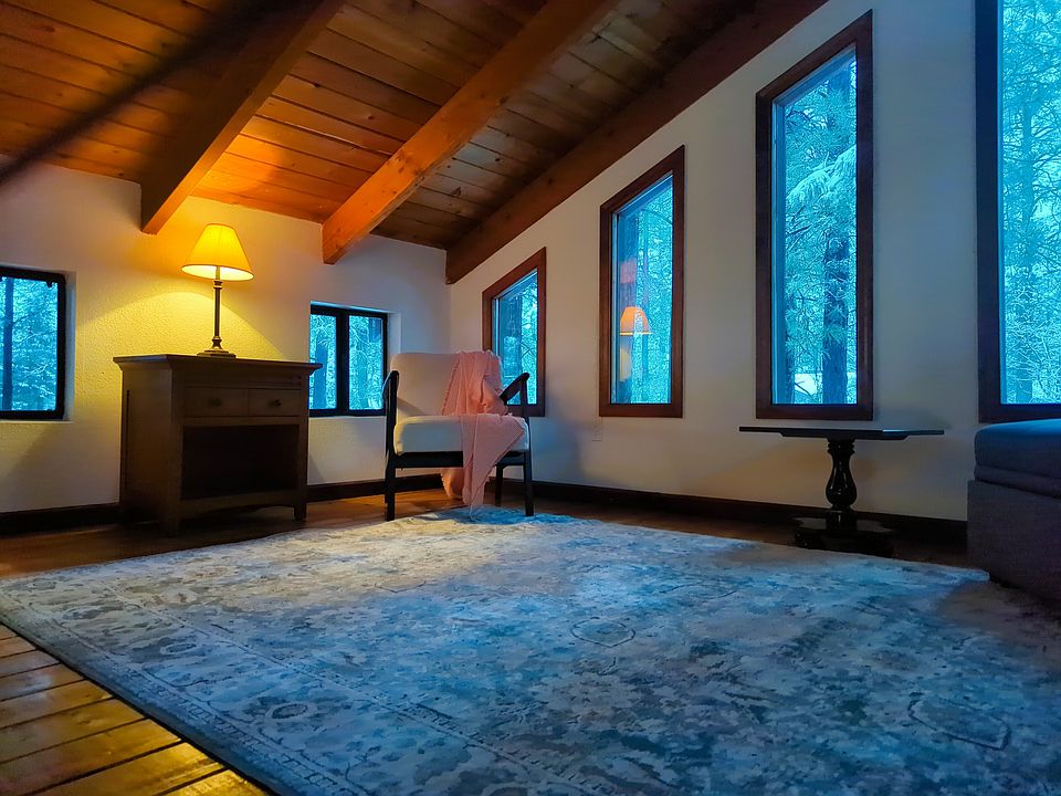 Upstairs Loft, has a chair that converts into a bed. Sleeps 1. Beautiful views out windows in all 4 directions.