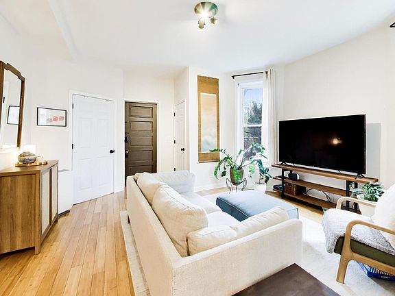 4th image of 3009 W Belden Ave