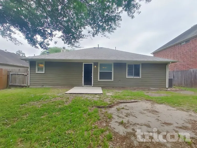 25402 Holyoke Ln — Photo 16