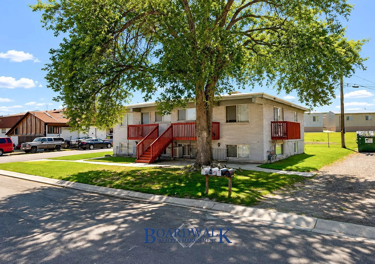 2 bed, 1.0 bath, 900 sqft, $1,050 — Photo 2