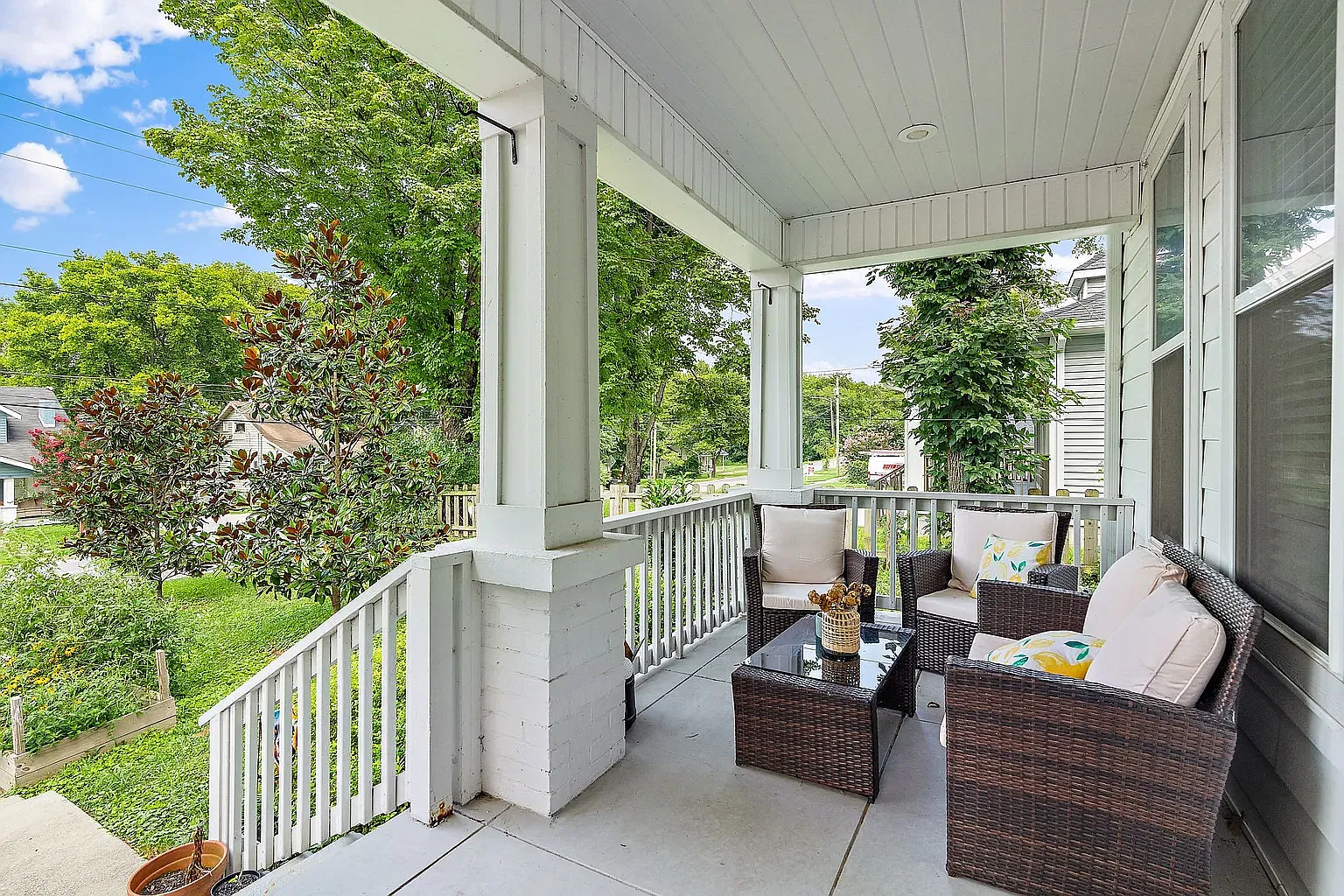 4 bed, 2.5 bath, 2241 sqft, $3,400 — Photo 3