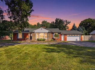 30952 Schoolcraft Rd, Livonia, MI 48150