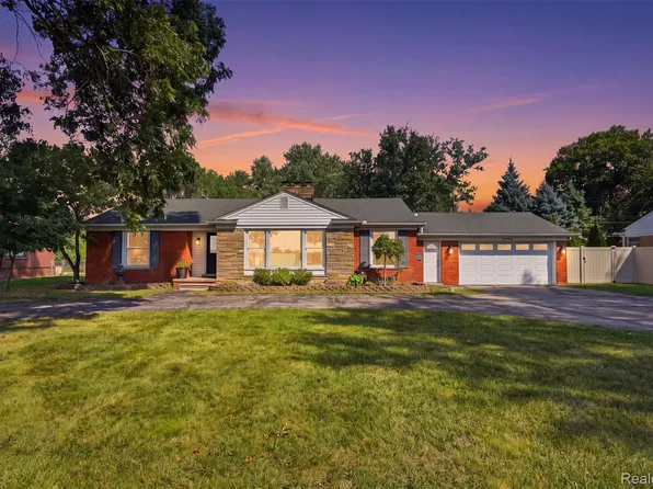 30952 Schoolcraft Rd, Livonia, MI 48150