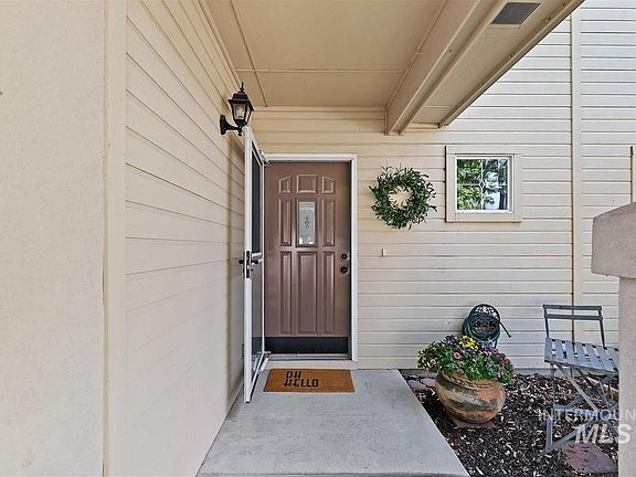 2nd image of 6062 S Tambourine Ave