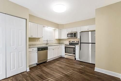 4th image of 2740 Bonnybrook Dr SW