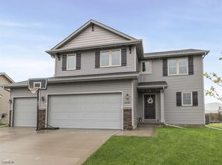 2480 SE Stone Prairie Dr, Waukee, IA 50263