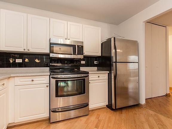 4th image of 70 W Huron St APT 808