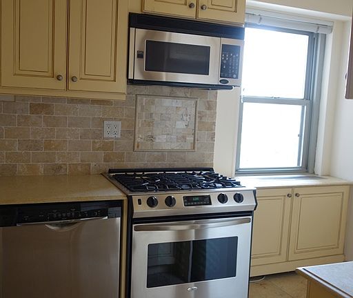 2nd image of 250 E 87th St APT 10H