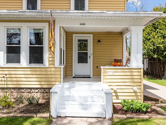 3rd image of 1028 W Summer St