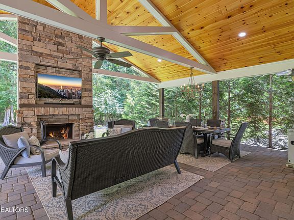 2nd image of 920 Andover View Ln