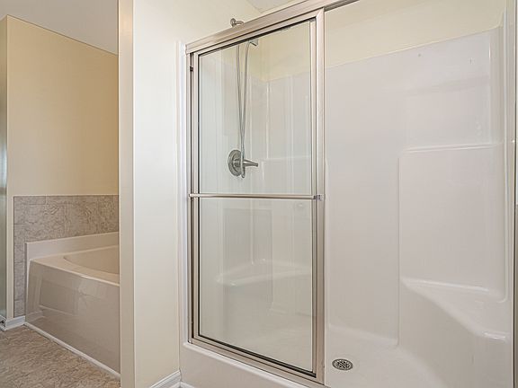 3rd image of 221 Chatfield Dr