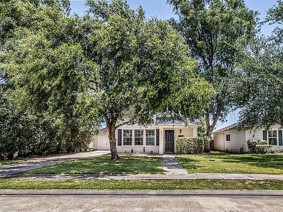 2nd image of 261 Crystal Isle Dr