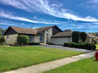 18515 Country Ln, Lansing, IL 60438