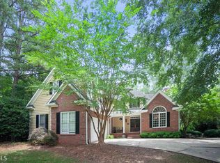 371 Shoreline Cir, Newnan, GA