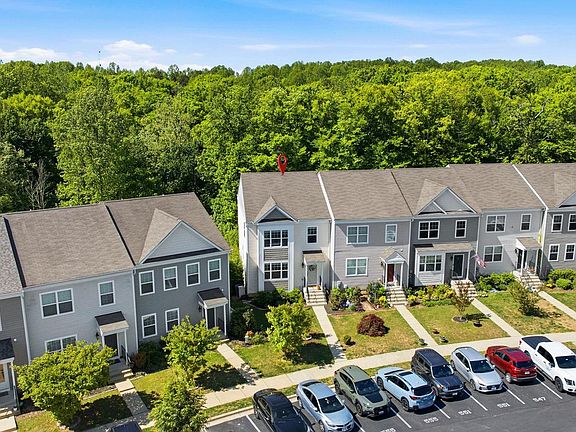 3rd image of 555 English Oak Ln