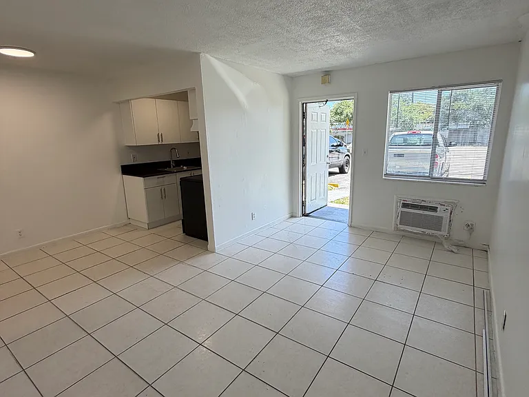 2131 Jackson St — Photo 4