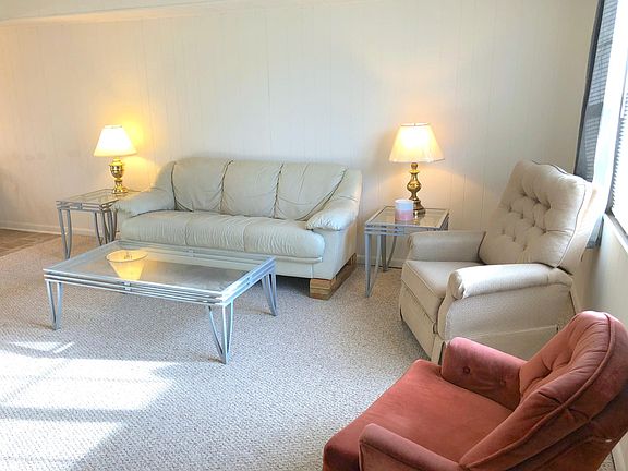 3rd image of 3812 Memorial Blvd APT 2