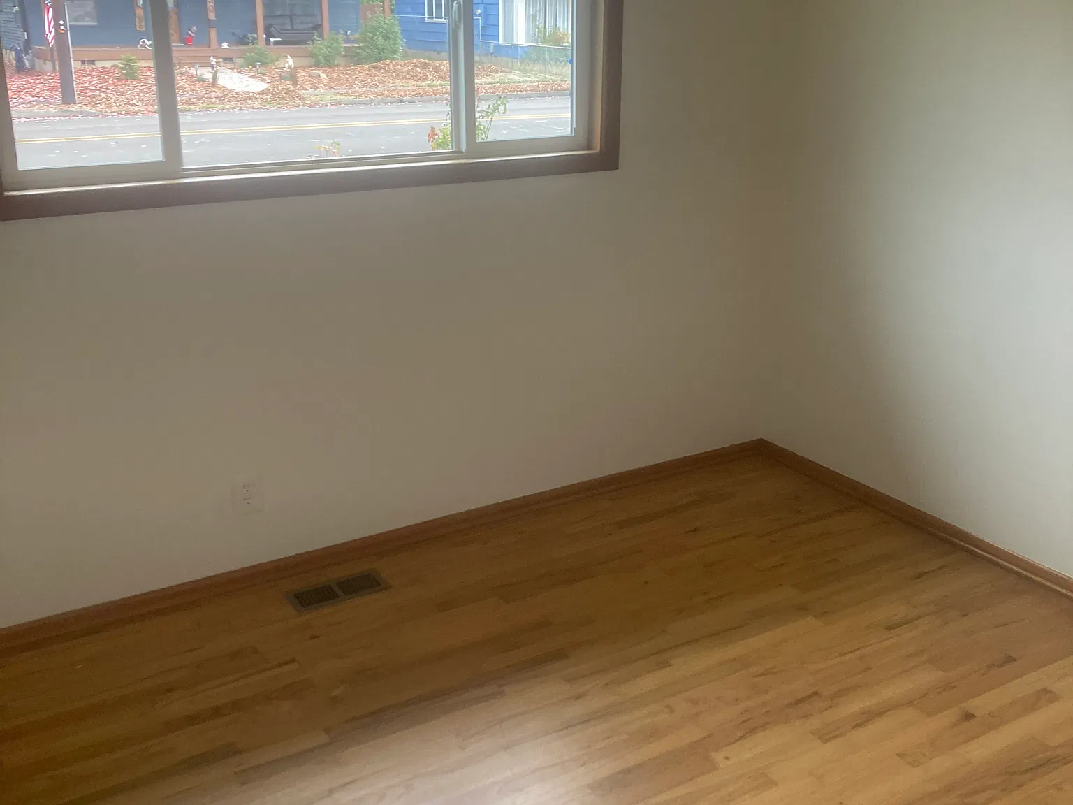3 bed, 1077 sqft, $2,400 — Photo 3