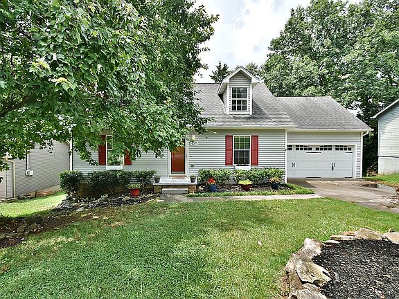 2nd image of 1457 Overton Ln