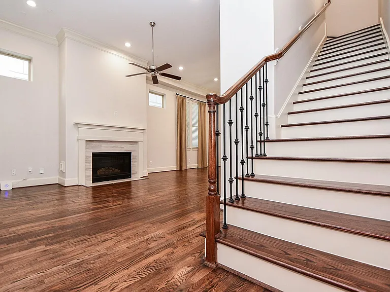 709 Delano St — Photo 19