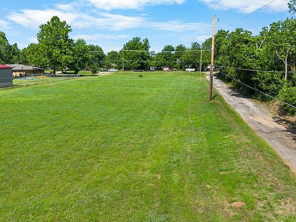 5th image of 420 N Post Rd