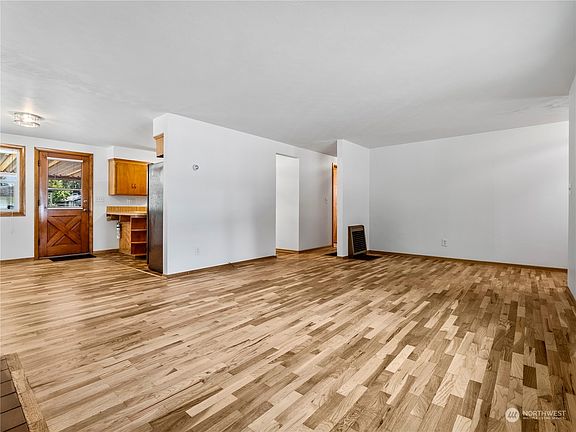 4th image of 616 160th Street S