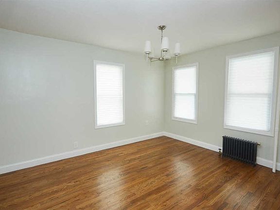 5th image of 11117 157th St