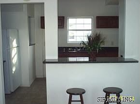 4th image of 2333 Benton St