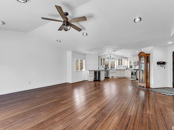 5th image of 1604 Howard Dr