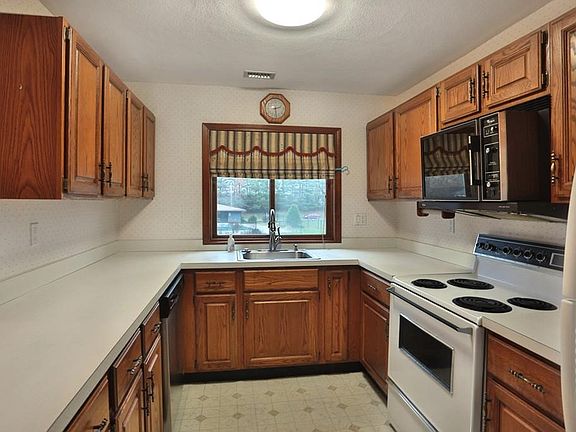 4th image of 400 Colonial Dr Unit 24