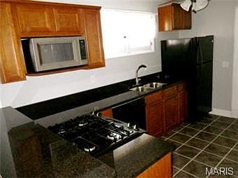 3rd image of 1519 Graham St