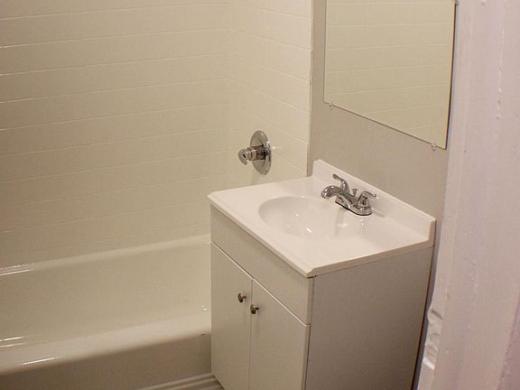 4th image of 122 N Menard Ave #1E